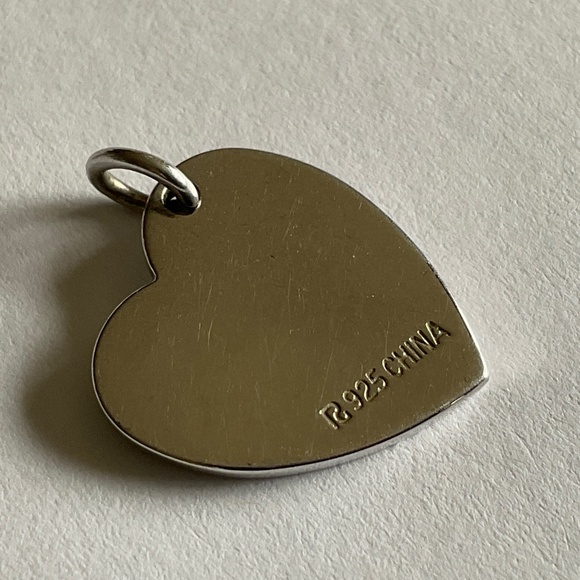 Free odd on 🎉 Silver pendant with one small clear stone - Picture 2 of 3